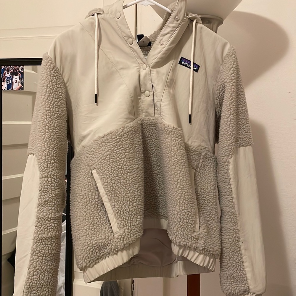 Womens size small Patagonia pullover